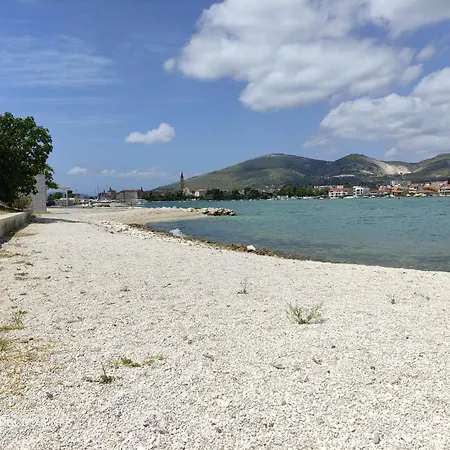 Ella شقة تروغير